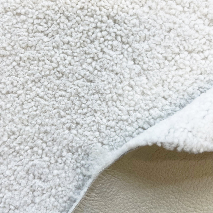 C24VL0050 | Curly Merinos Lamb Shearling - view 1