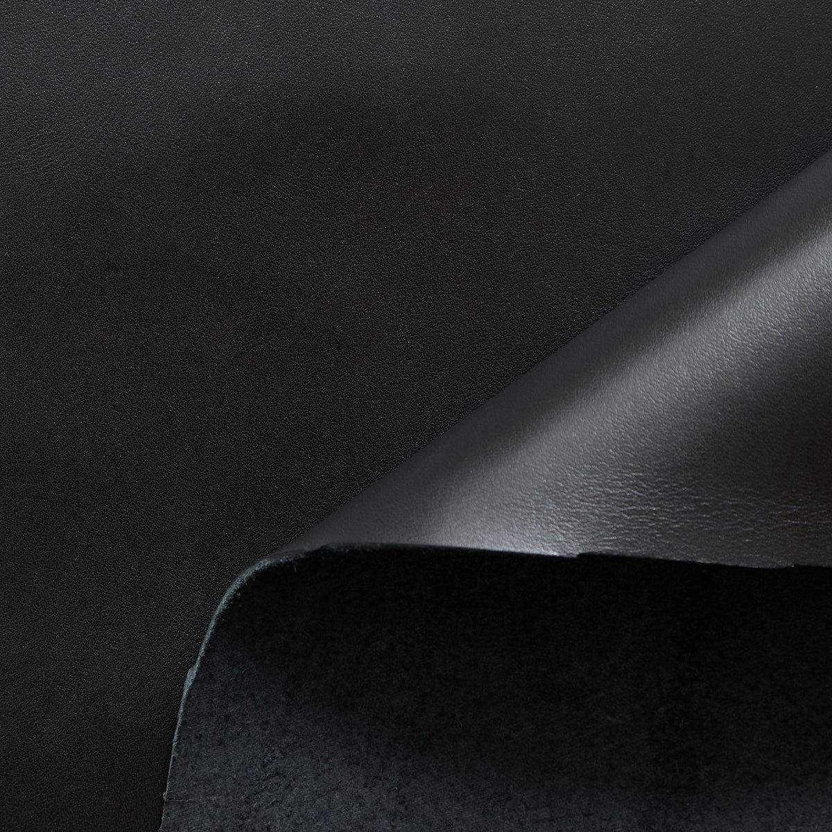 C25J00328 | Veau Nappa Brillant Rigide