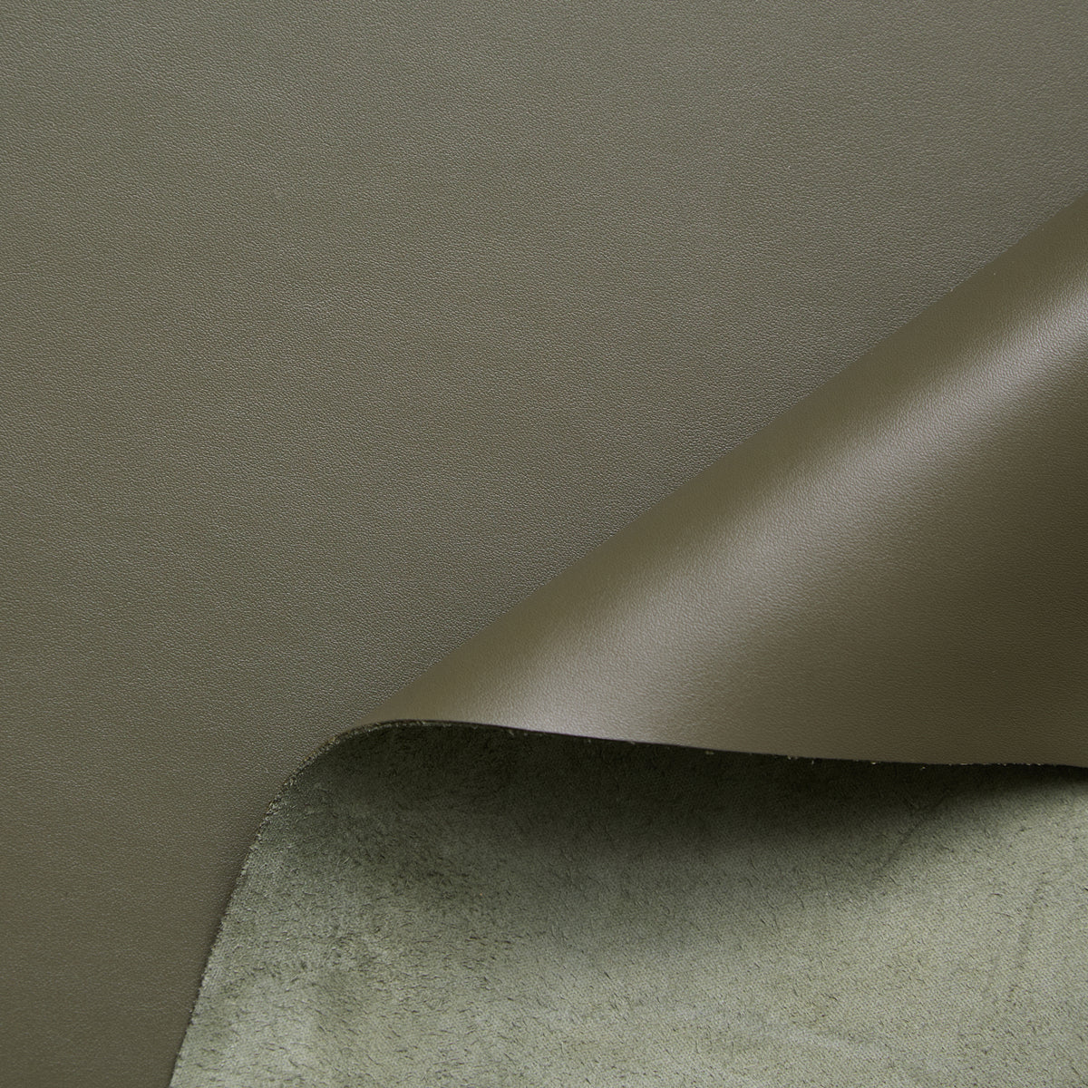 C26B00436 | Vachette Satinée Rigide