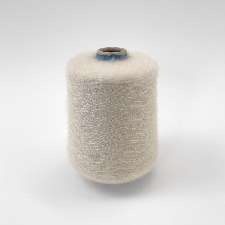 F24A09720 | Mohair &amp; Silk Fluffy Yarn - view 2