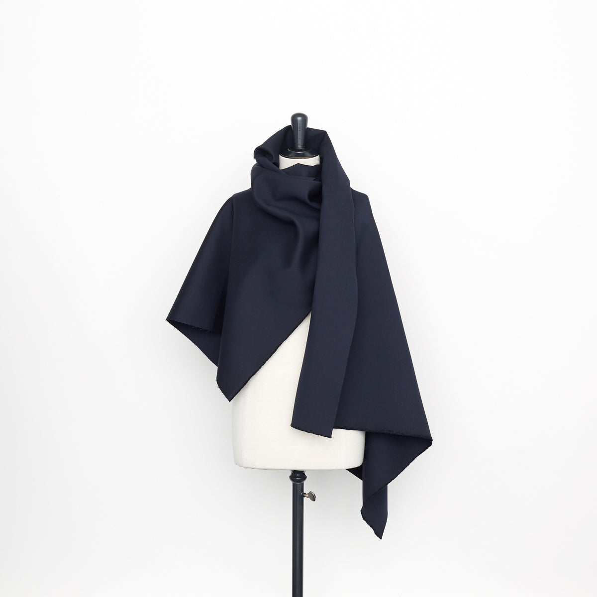 T22A02032 | Dry Wool & Silk Tuxedo