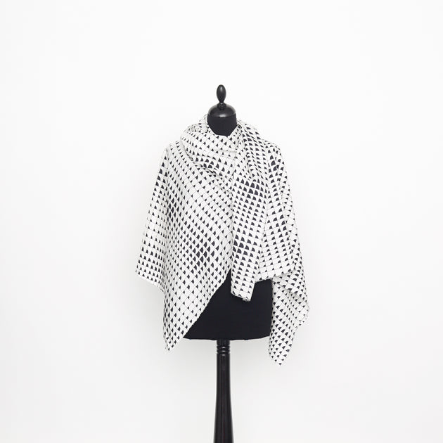 T22A02110 | Geometric Print Silk