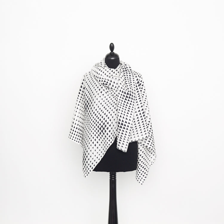 T22A02110 | Geometric Print Silk - view 2