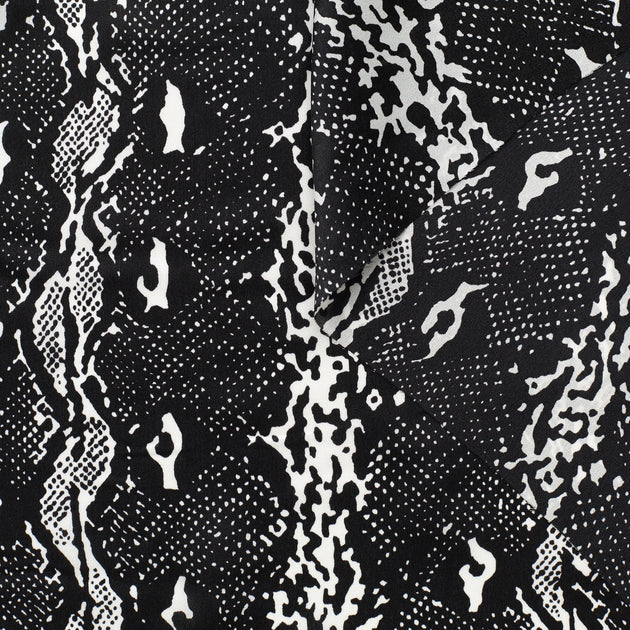 T22A02118 | Snake Print Silk Satin