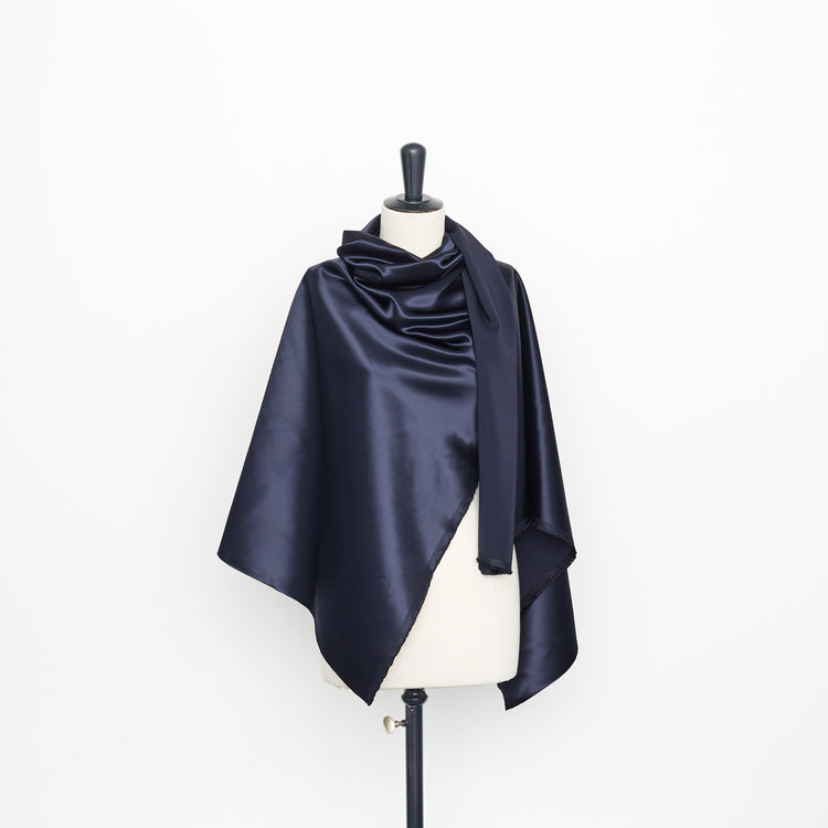 T22A02192 | Glossy Viscose Satin - view 2