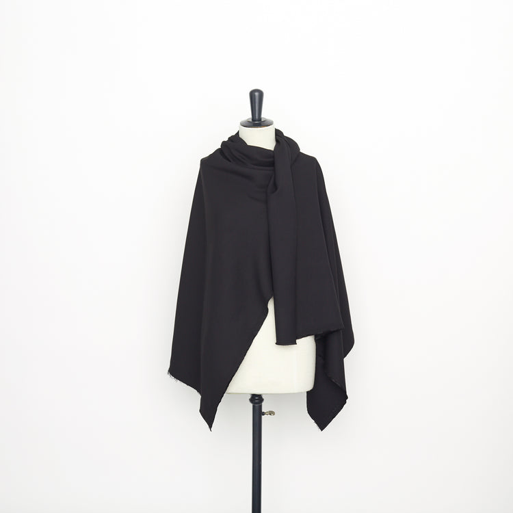 T22A02533 | Fluid Viscose Suiting - view 2