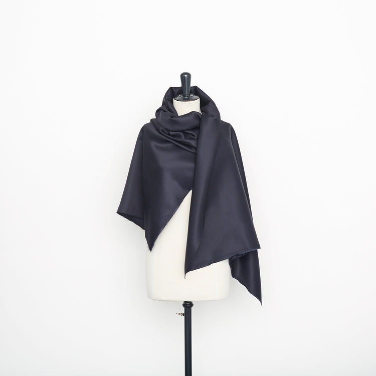 T22A02692 | Wool &amp; Silk Suiting - view 2