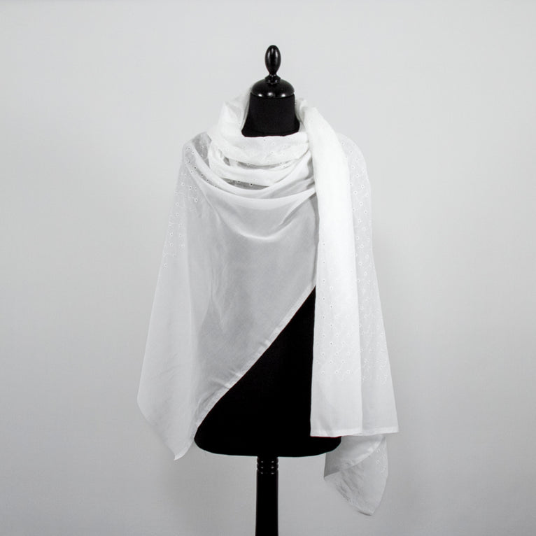 t22v03321 | Broderie Anglaise Sur Voile de Coton - vue 2
