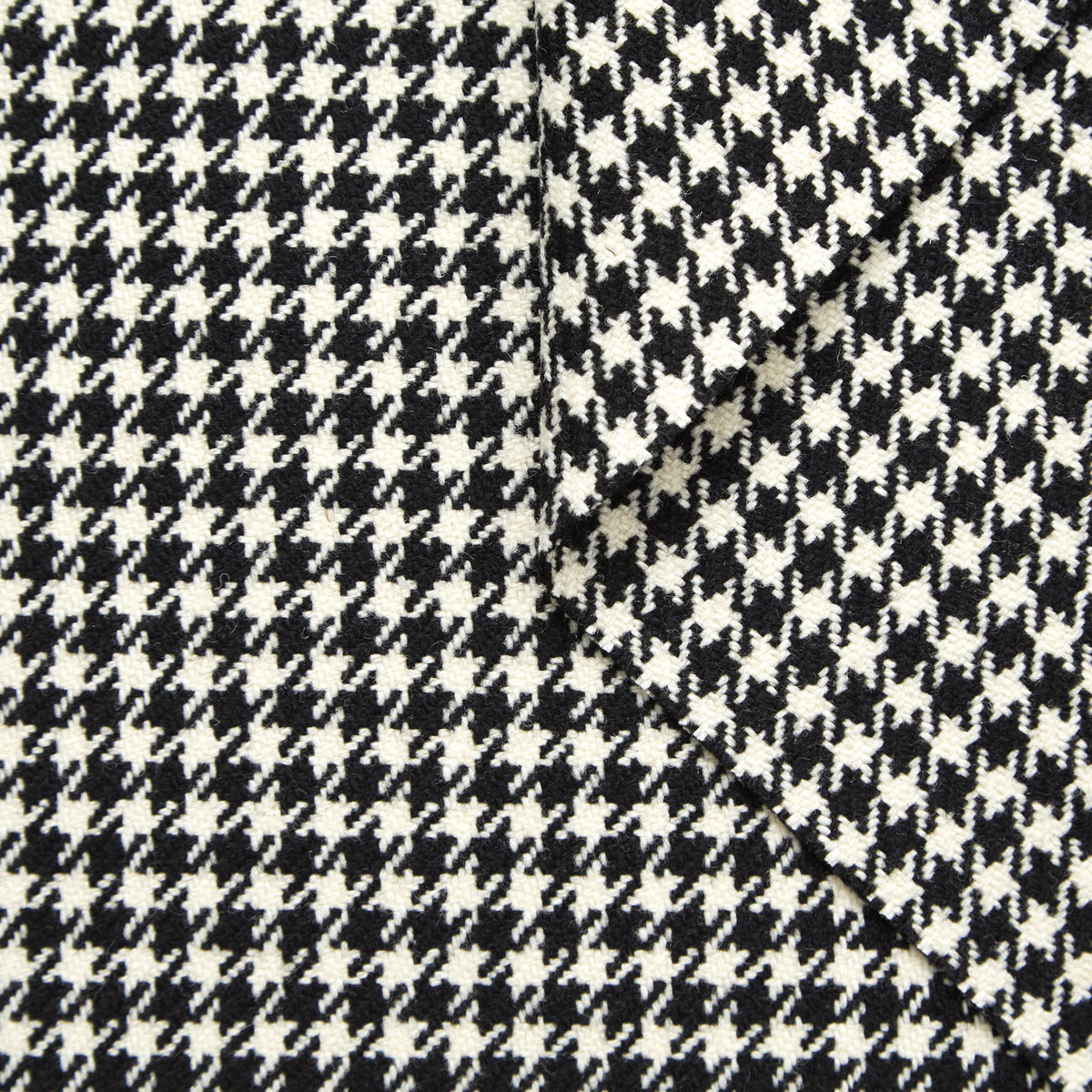 T23A05236 | Houndstooth Suiting
