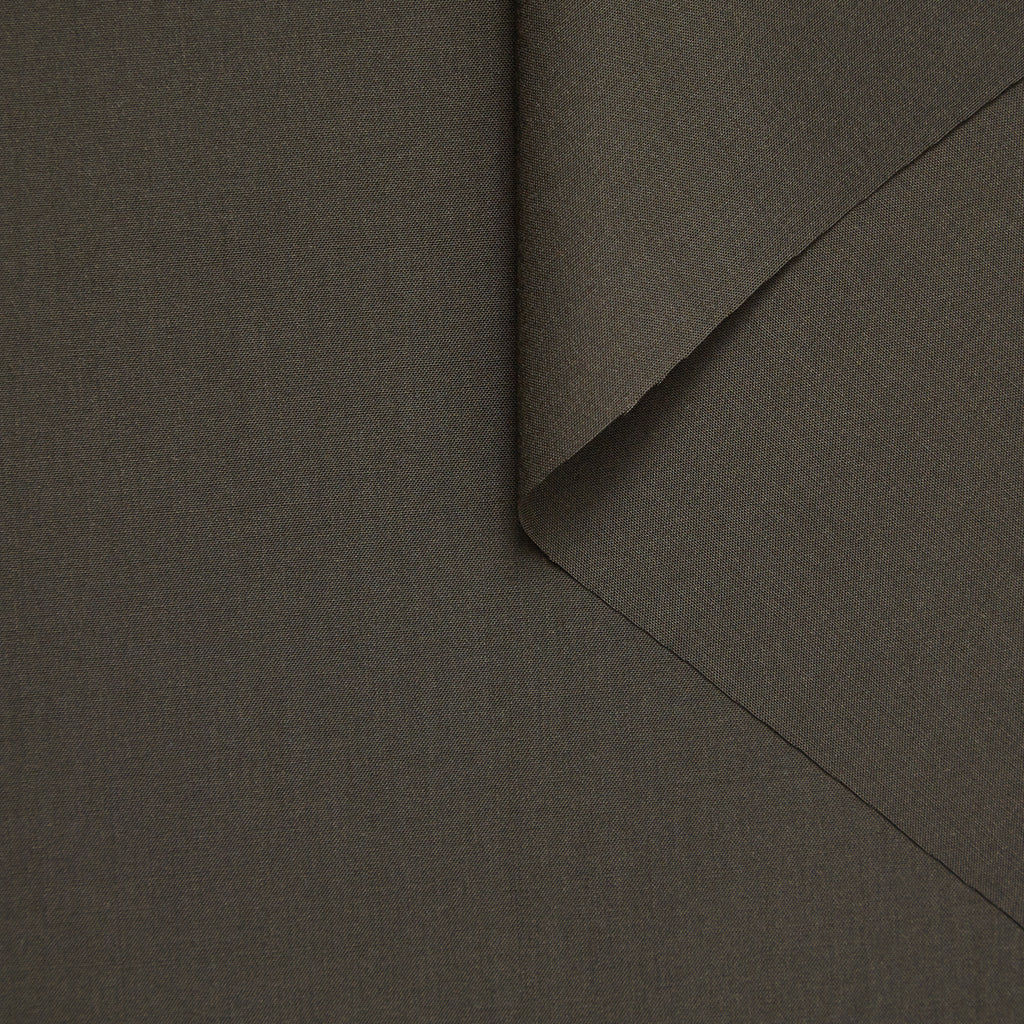 T23A05378 | Fluid Wool Suiting