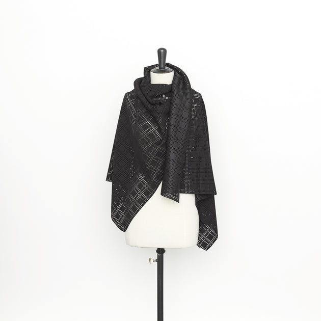 T23C04945 | Viscose & Wool Drilled Check