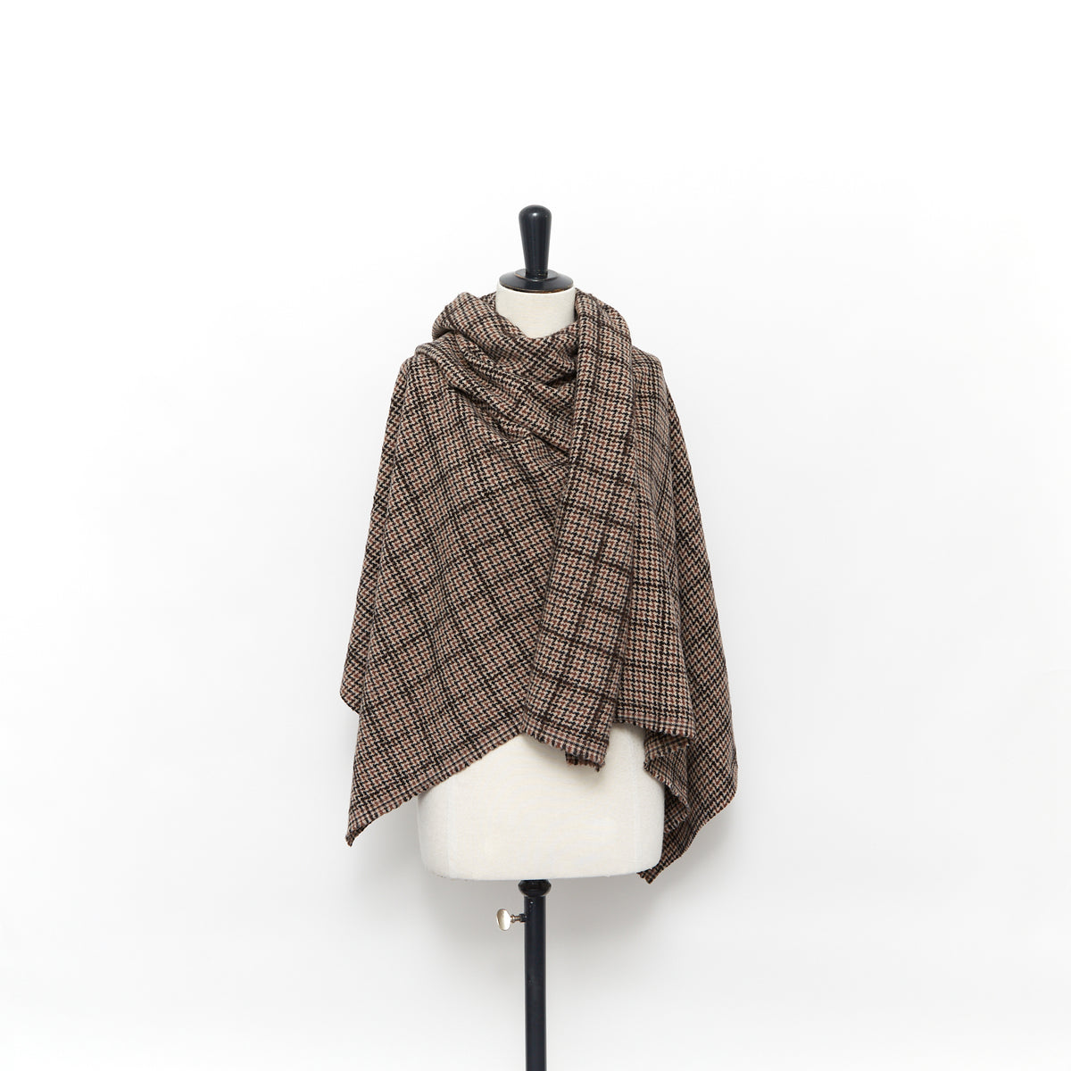 T23W06058 | Houndstooth Wool Drap