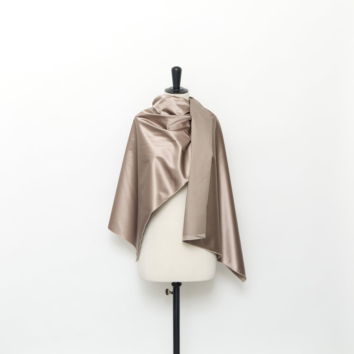 T24C10057 | Satin Rigide Déperlant en Soie