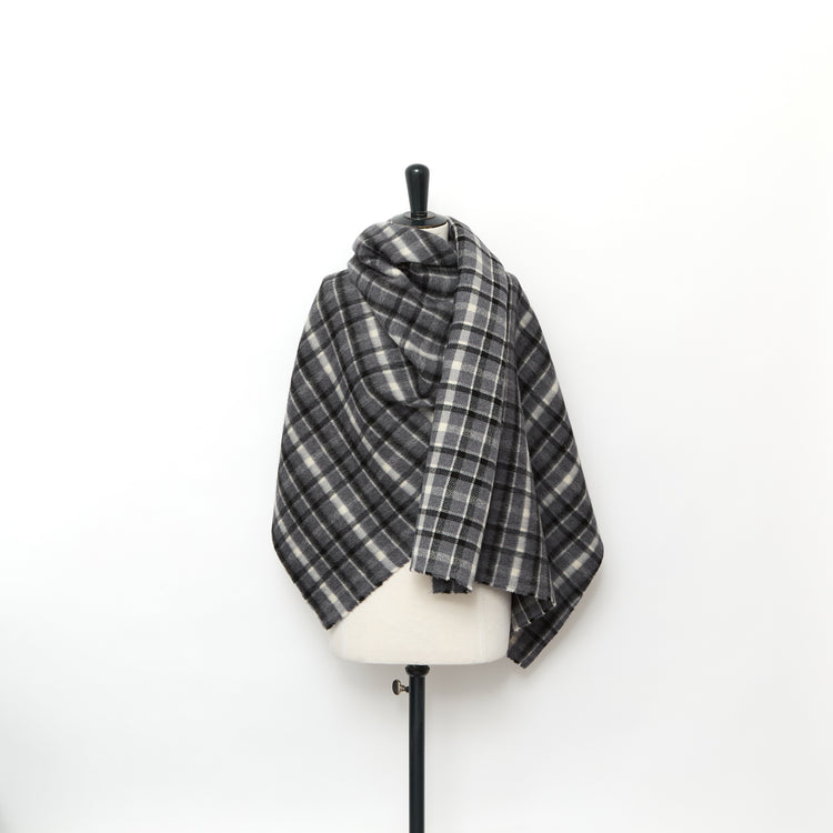 T24M10010 | Splittable Hairy Wool &amp; Llama Tartan - view 2