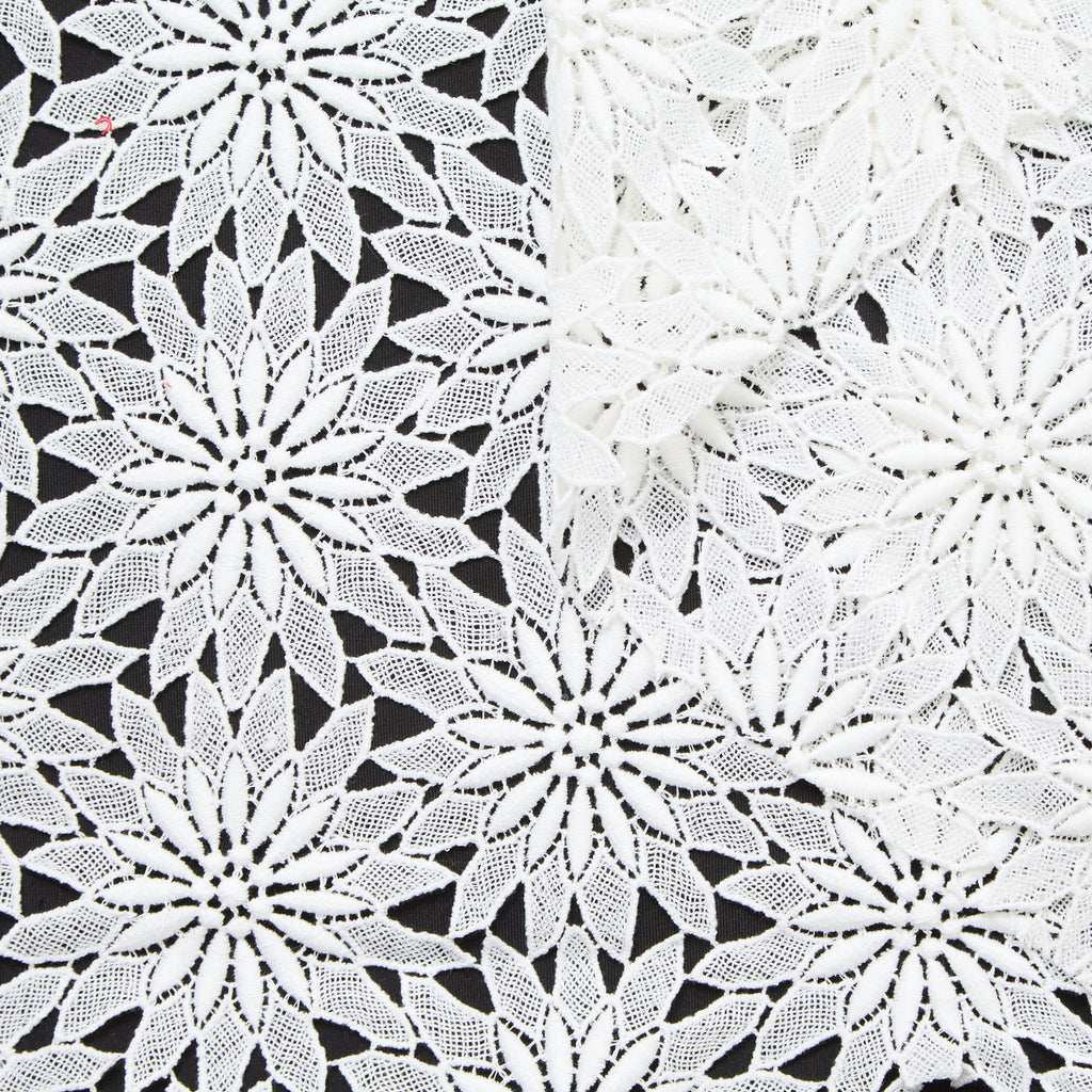 T24P12101 | Guipure Fleurie