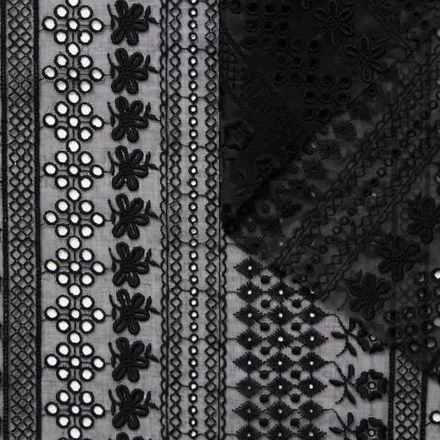 T24P12104 | Broderie Anglaise Florale sur Organza De Coton