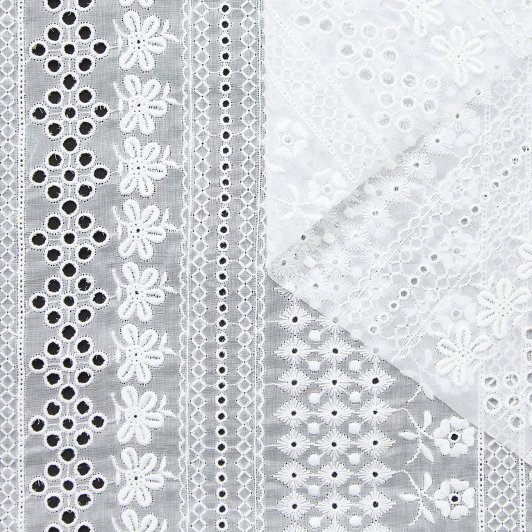 T24P12104 | Broderie Anglaise Florale sur Organza De Coton - vue 1