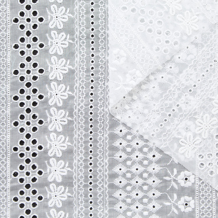 T24P12104 | Broderie Anglaise Florale sur Organza De Coton - vue 1