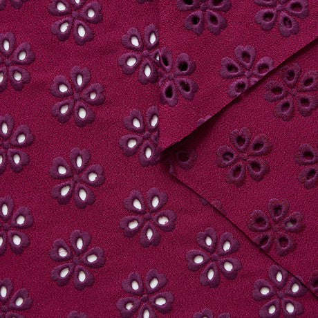  Crêpe à Fleurs Brodées