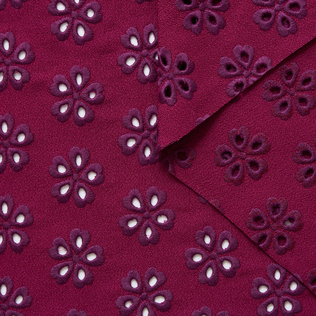 T24P13192 | Crêpe à Fleurs Brodées