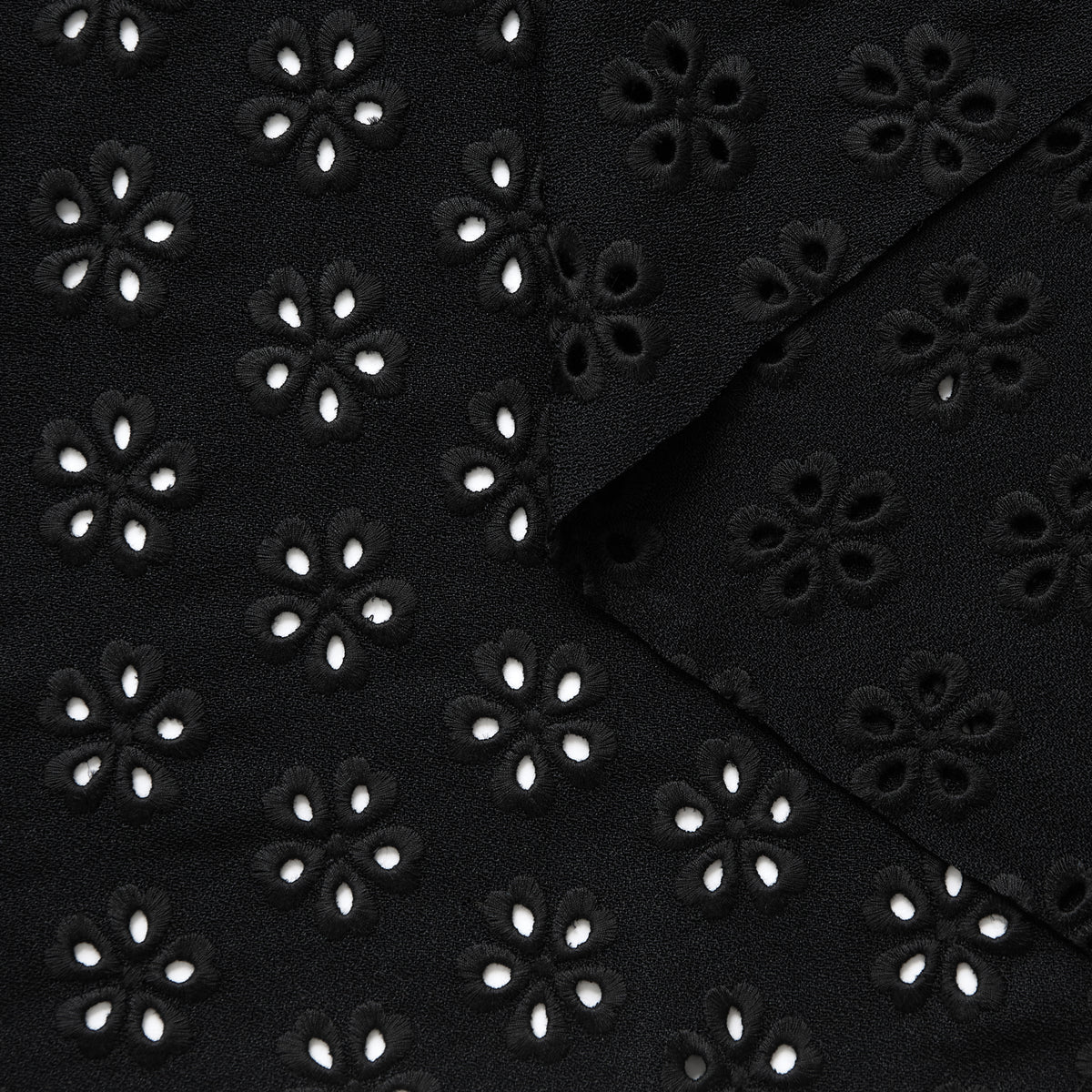 T24P13192 | Crêpe à Fleurs Brodées