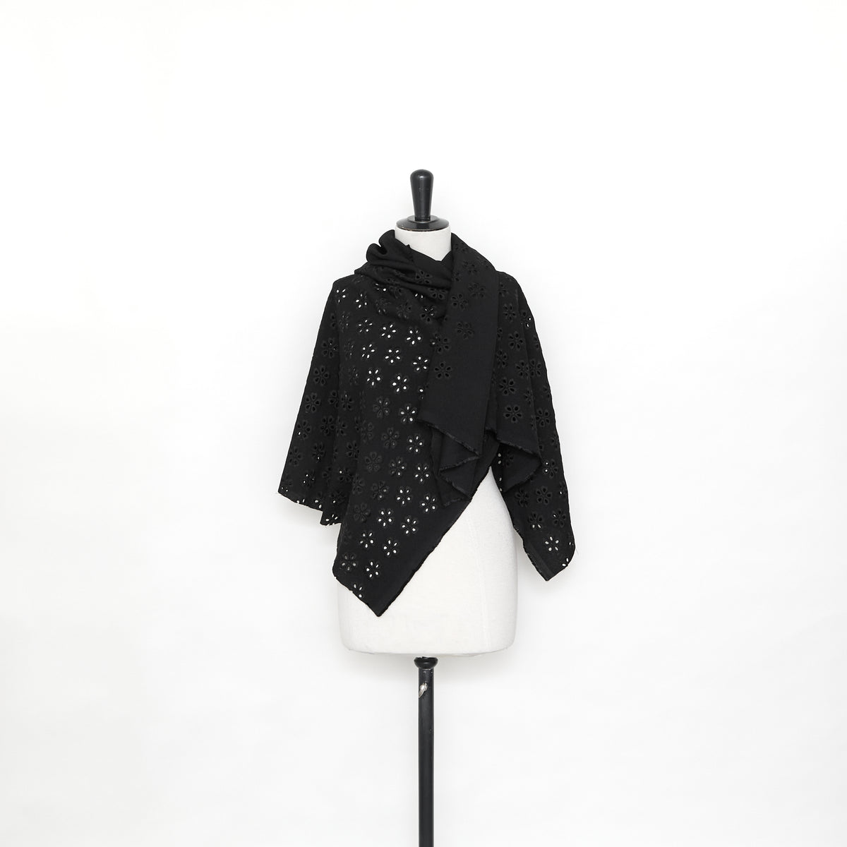 T24P13192 | Crêpe à Fleurs Brodées