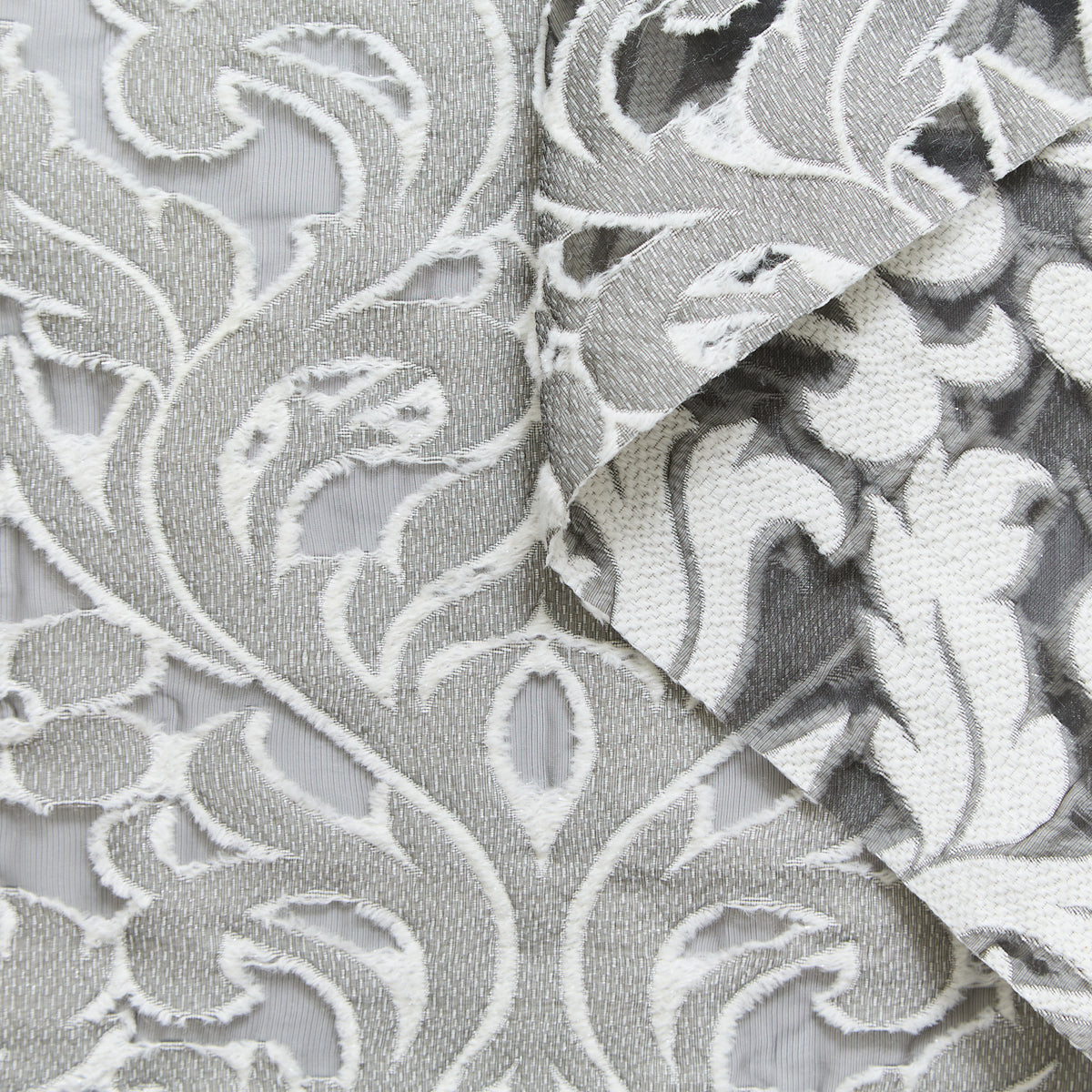 T24P13263 | Fil coupé Damas en Laine Mélangée sur Jacquard Organza