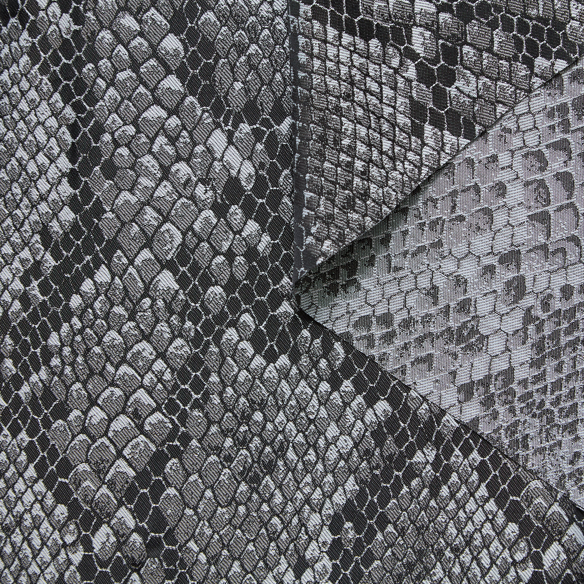 T24P13375 | Jacquard Serpent