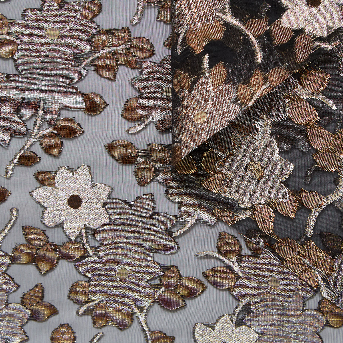 T24P13376 | Jacquard Métallisé sur Organza à Motif Floral en Soie