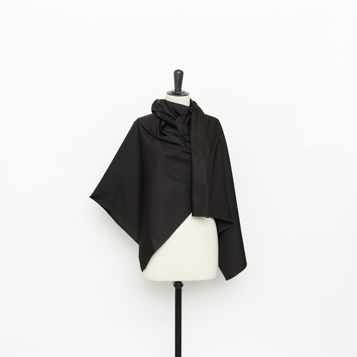 T25B14553 | Ottoman de Soie