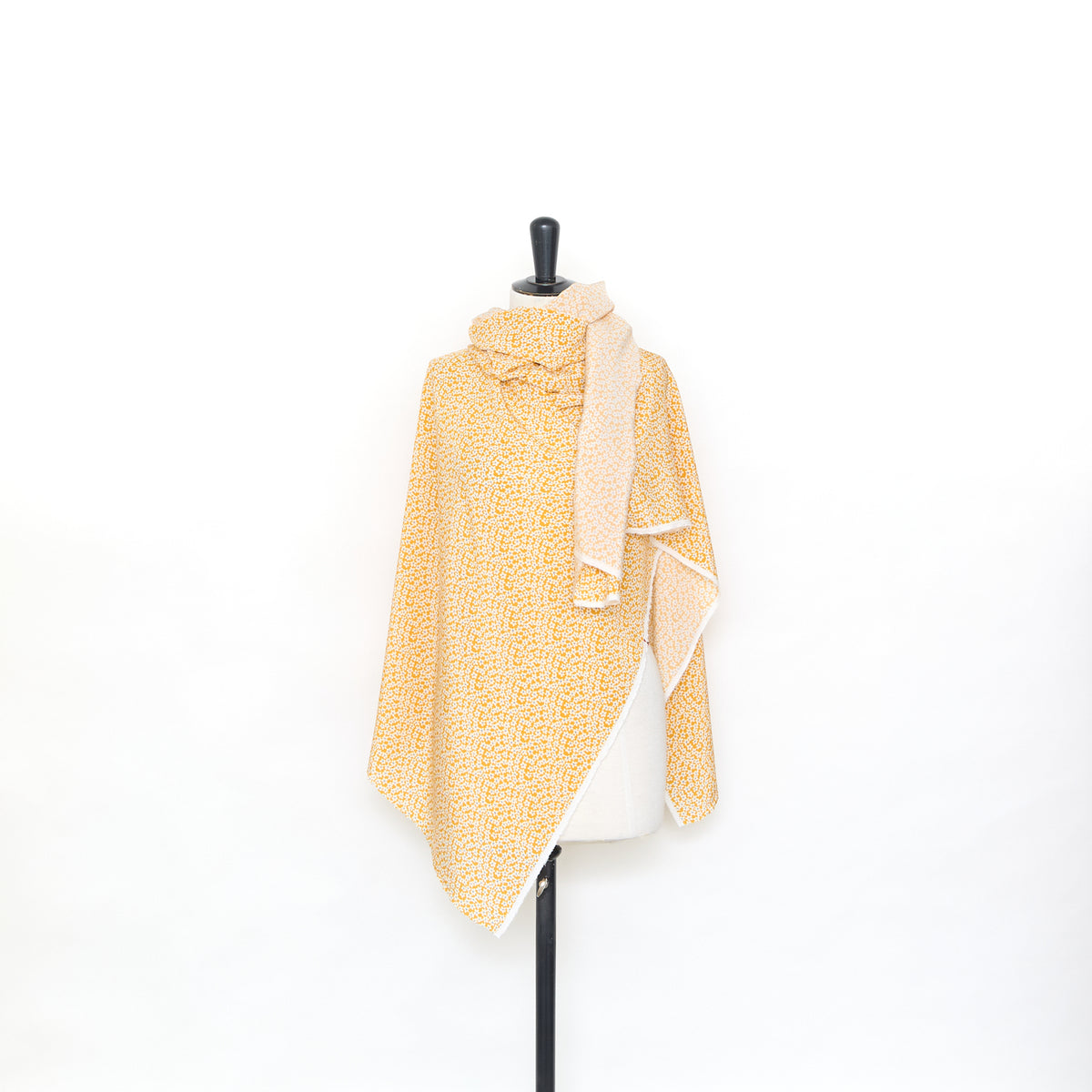 T25L13407 | Crepe de chine en soie imprimé marguerite