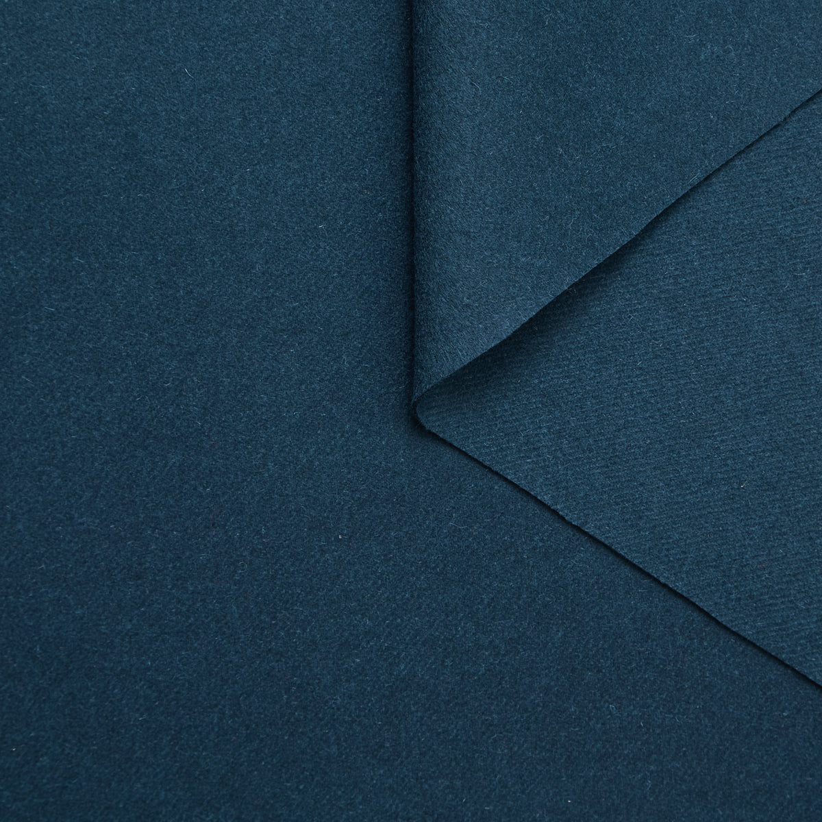 T25M12144 | Splittable Wool Drap