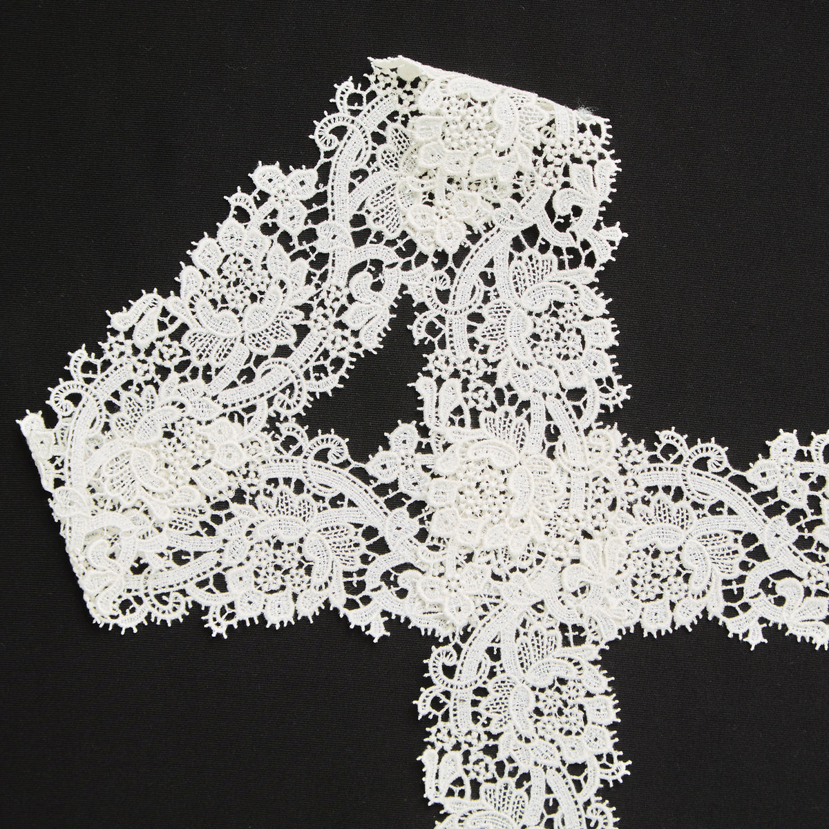 T25M12221 | Dentelle à Fleur en 4 cm