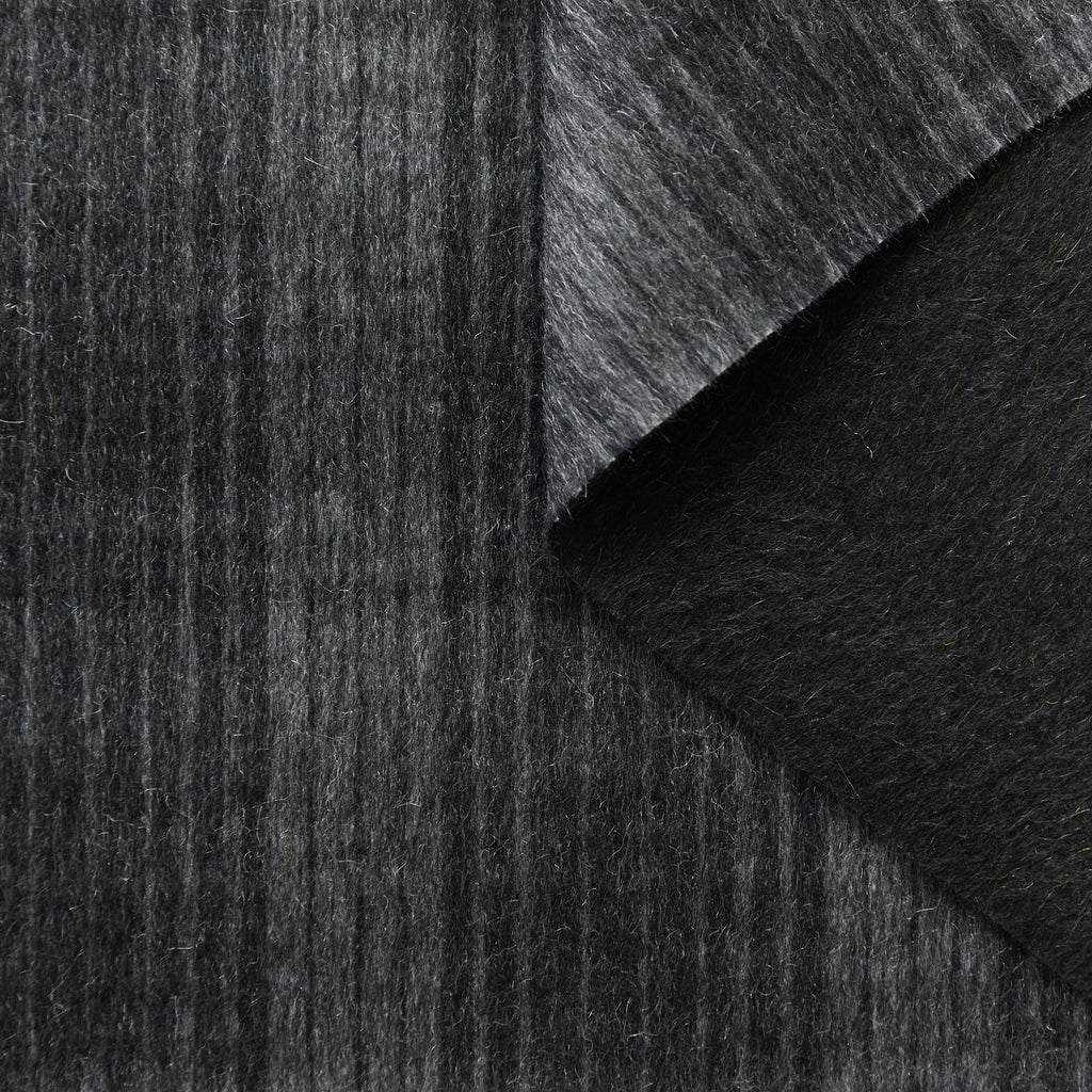 T25M12632 | Splittable Hairy Virgin Wool & Mohair Drap