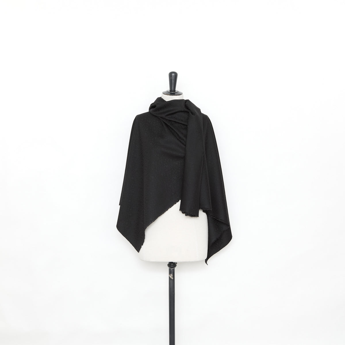 T25M12640 | Floral Jacquard Suiting