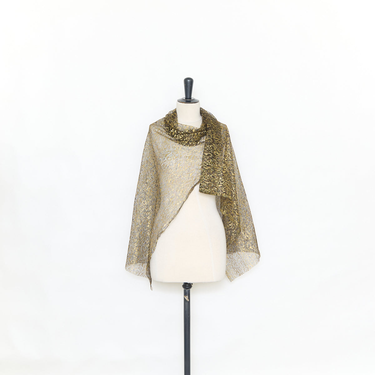 T25M12663 | Dentelle Florale Dorée