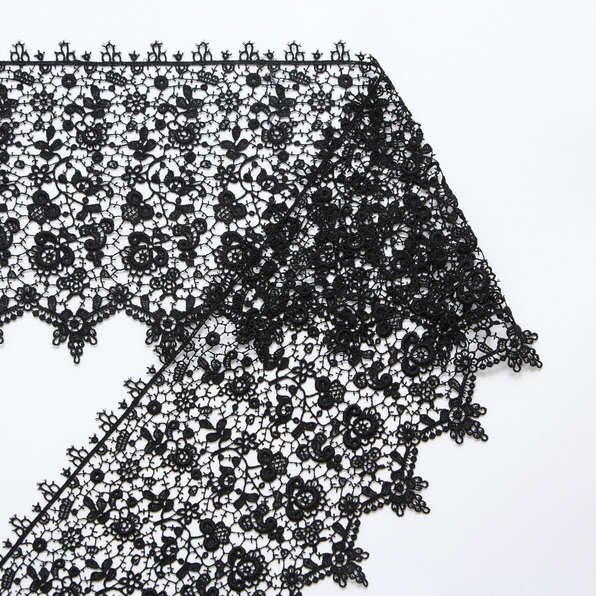 T25M13686 | Galon Guipure Florale Chantilly 11 cm