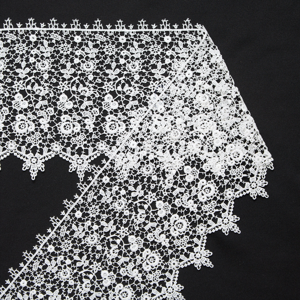 T25M13686 | Galon Guipure Florale Chantilly 11 cm