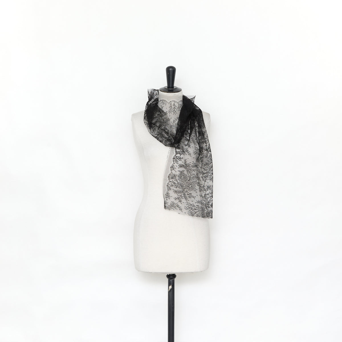 T25M13722 | Galon Dentelle Florale Chantilly 30 cm