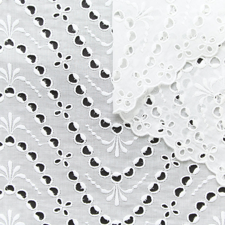 T25M13767 | Voile de Coton à Broderie Anglaise effet Ondulé - vue 1