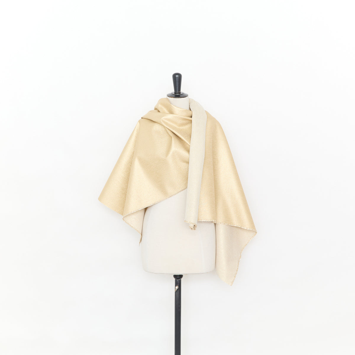 T25M13786 | Jacquard Doré de Soie Mélangée