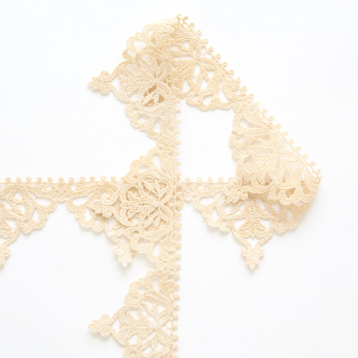 T25M13814 | Galon de Guipure Festonné effet Tye & Die 3 cm