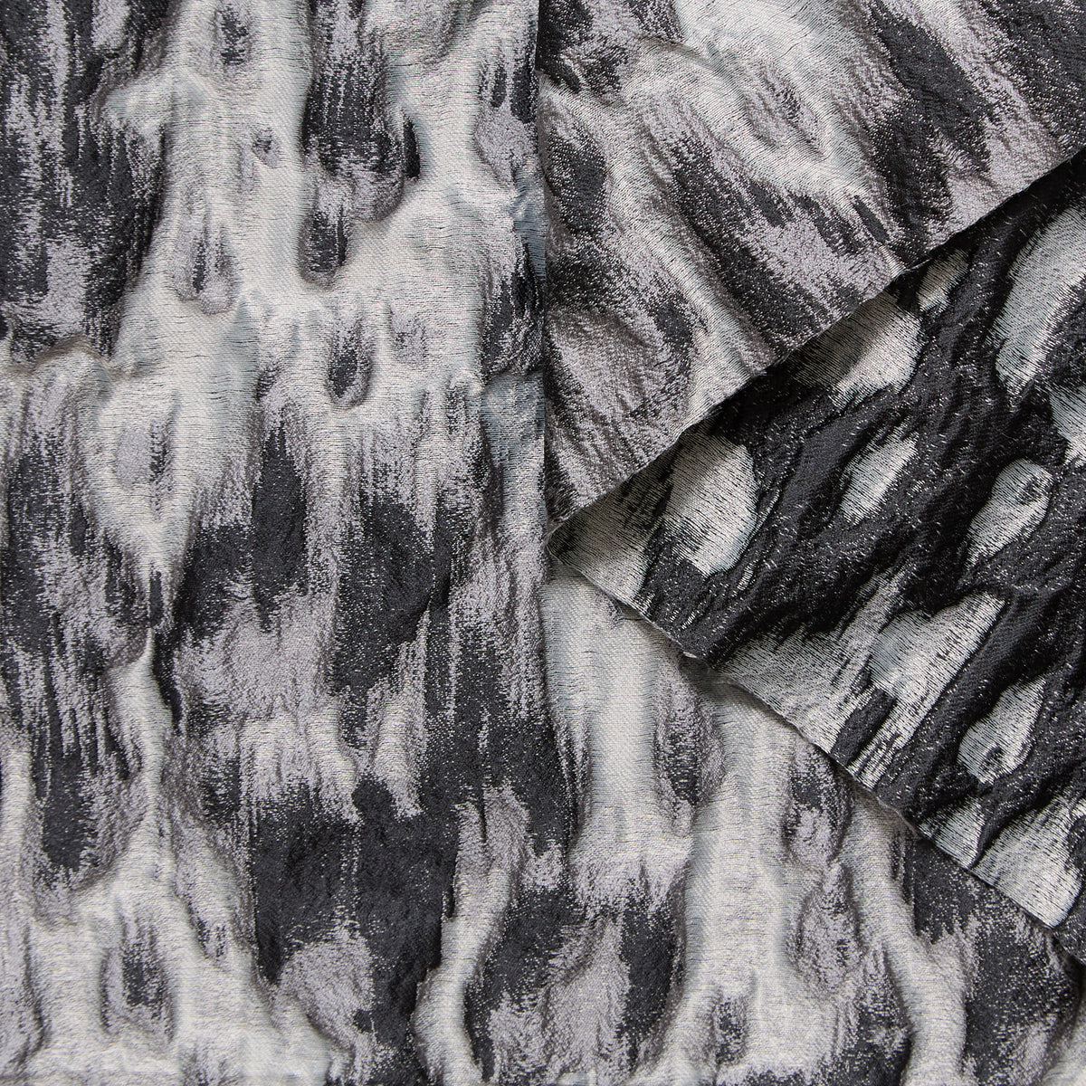 T25M14273 | Jacquard Cloqué Motif Animalier