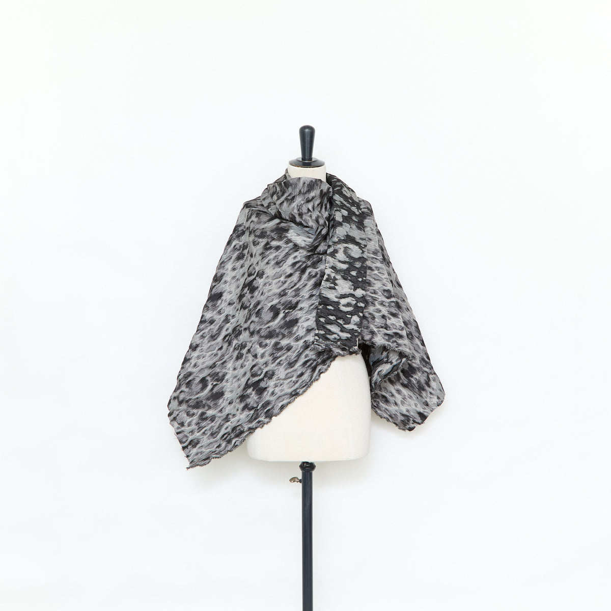 T25M14273 | Jacquard Cloqué Motif Animalier