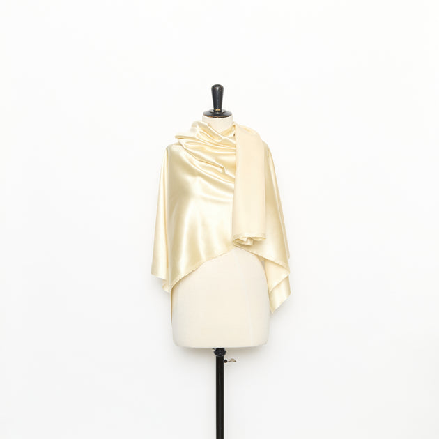T26A16580 | Satin Liquide