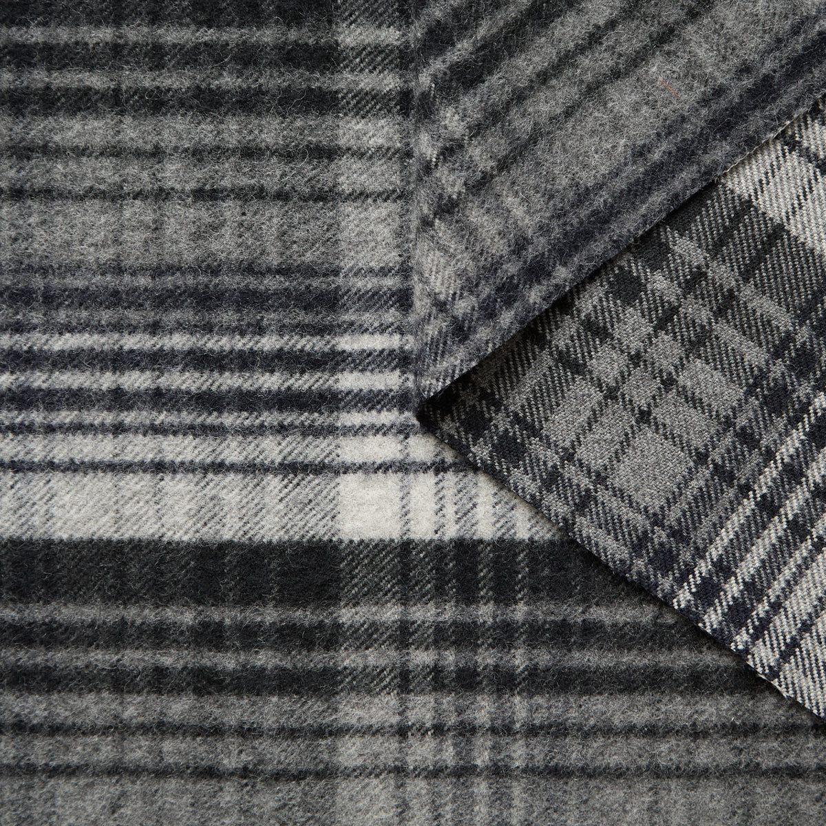 T26C15011 | Drap Tartan Brossé en Laine Vierge