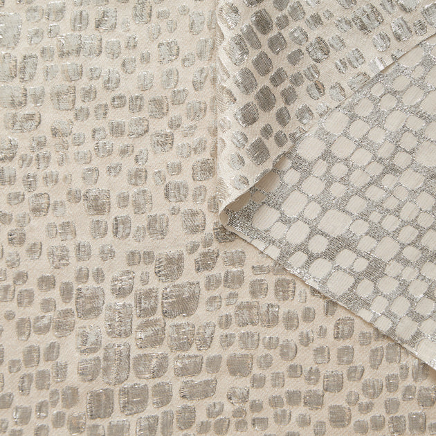 T26M15595 | Jacquard à Écailles Lamées en Soie