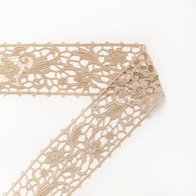 T26M15665 | Galon Guipure Floral en Coton 7cm