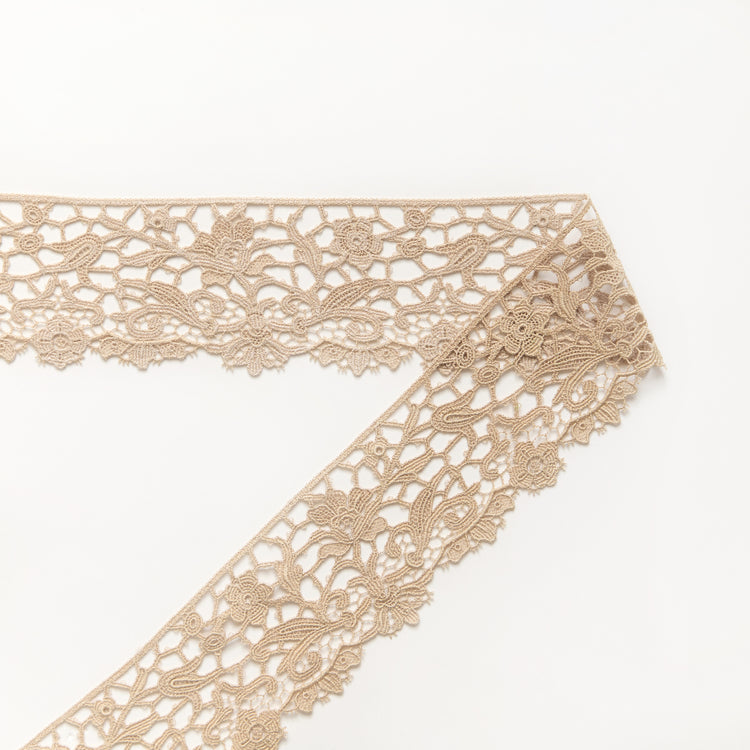 T26M15667 | Floral Cotton Galloon Guipure 6cm - view 1