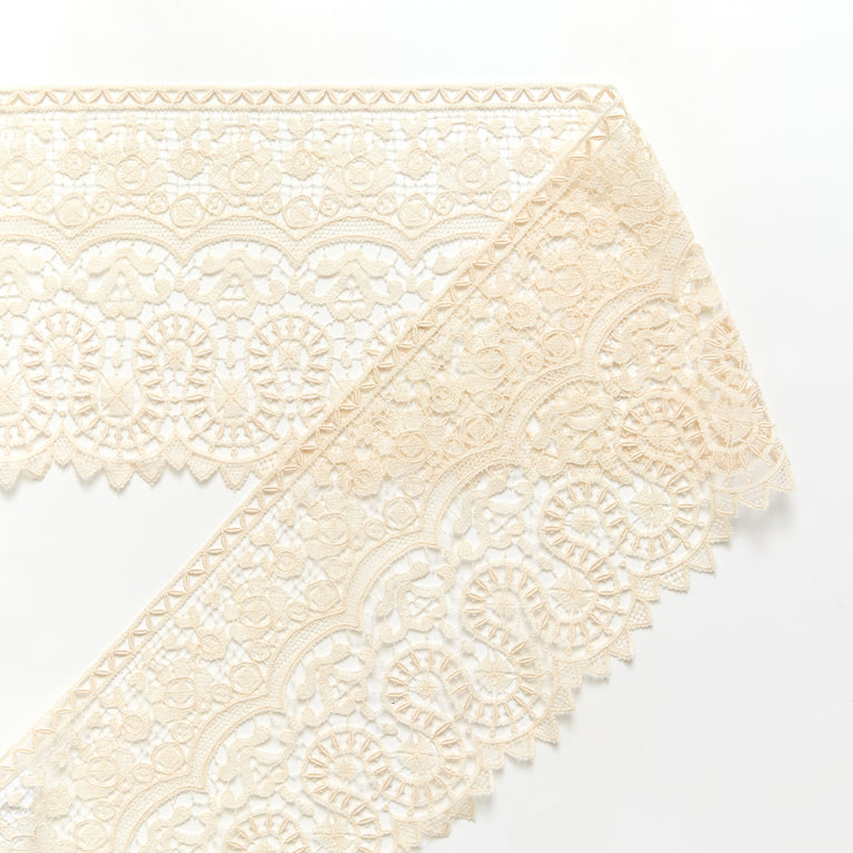 T26M15858 | Floral Cotton Galloon Guipure 19cm - view 3